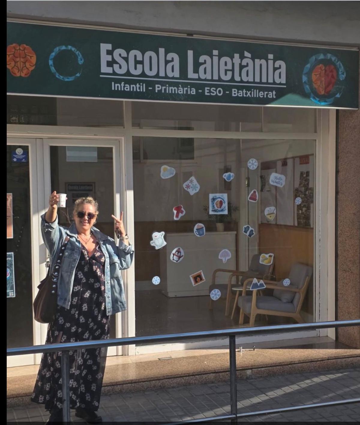 La madre de la menor frente al colegio tras conocer la sentencia