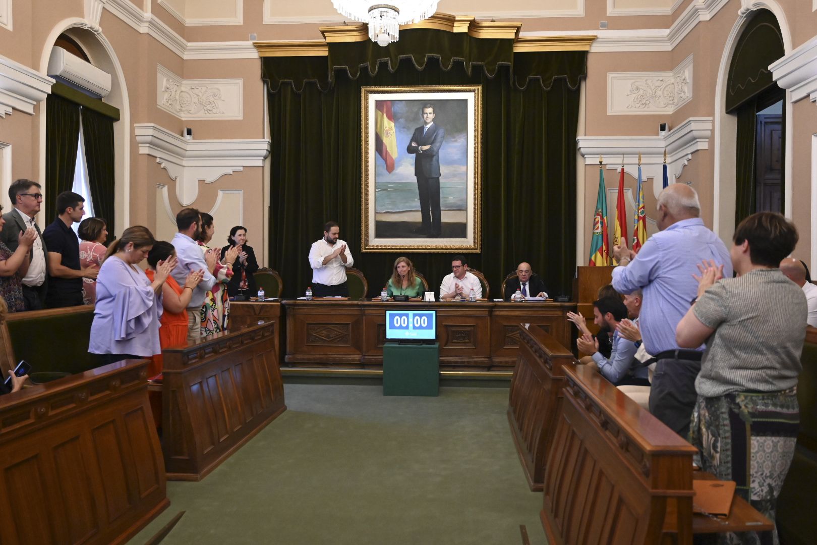 Las emotivas imágenes del último pleno de la legislatura en el Ayuntamiento de Castelló