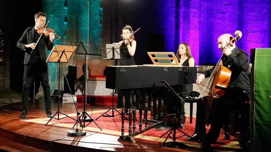 Un moment de l'actuació de l'Ensemble Comtal Barcelona durant el concert inaugural del FeMAP