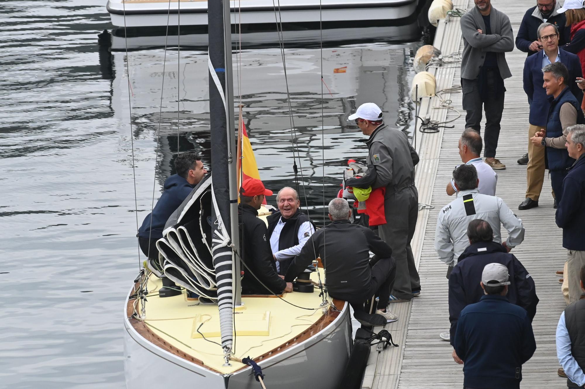 El rey emérito, Juan Carlos I, ya navega por aguas de Sanxenxo