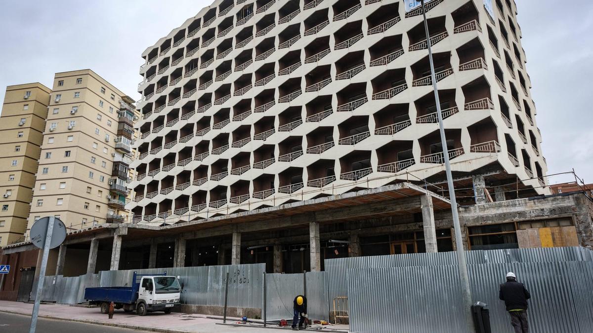 Obras en el hotel Lisboa de Badajoz, que permanece cerrado al público.