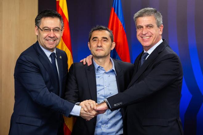 Ernesto Valverde ha firmado el contrato que le ligará con el Barcelona por una temporada más