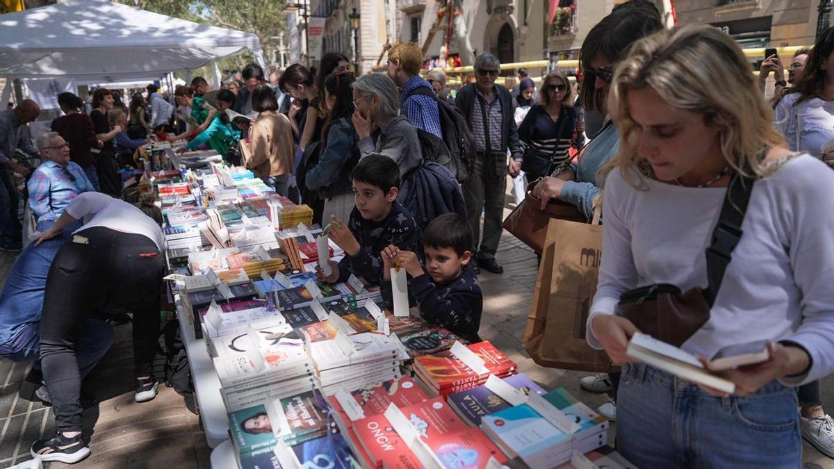 Un Sant Jordi de récord, en imágenes