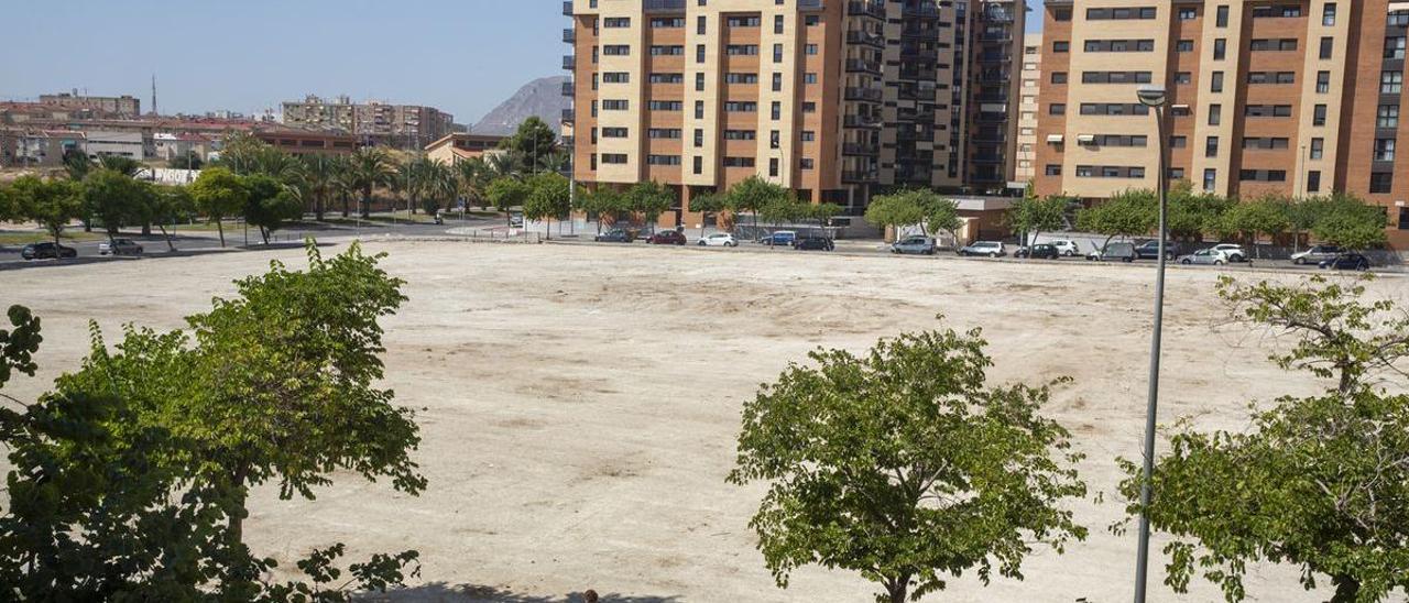 Solar cedido por el Ayuntamiento a la fundación Adiem para construir un centro de salud mental