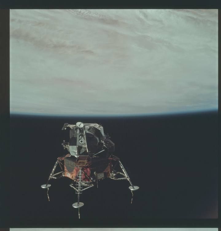 La NASA ha hecho públicas fotografías no vistas de su archivo que muestran los viajes de las expediciones del Apolo XI y el Apolo XII en 1969. Entre las imágenes, el recorrido de Armstrong y Aldrin por la superficie de la Luna.