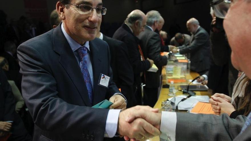 Javier González de Lara, momentos antes de votar durante la asamblea electoral CEA.