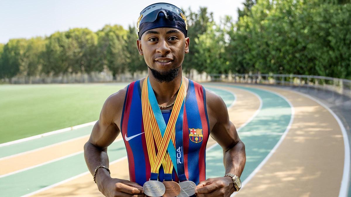Oussama Ouassou mostra tres medalles aconseguides en Campionats de Catalunya
