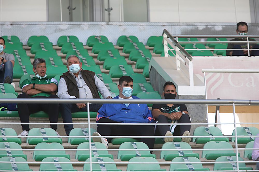 Aficionados asistentes al encuentro Córdoba CF-Balompédica Linense