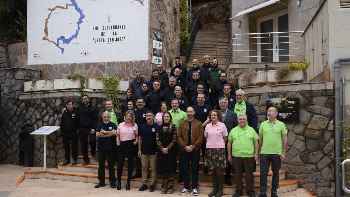 Foto de familia de la celebración del 25º aniversario de la Asociación de Cuevas Turísticas Españolas (ACTE) en la Vall.