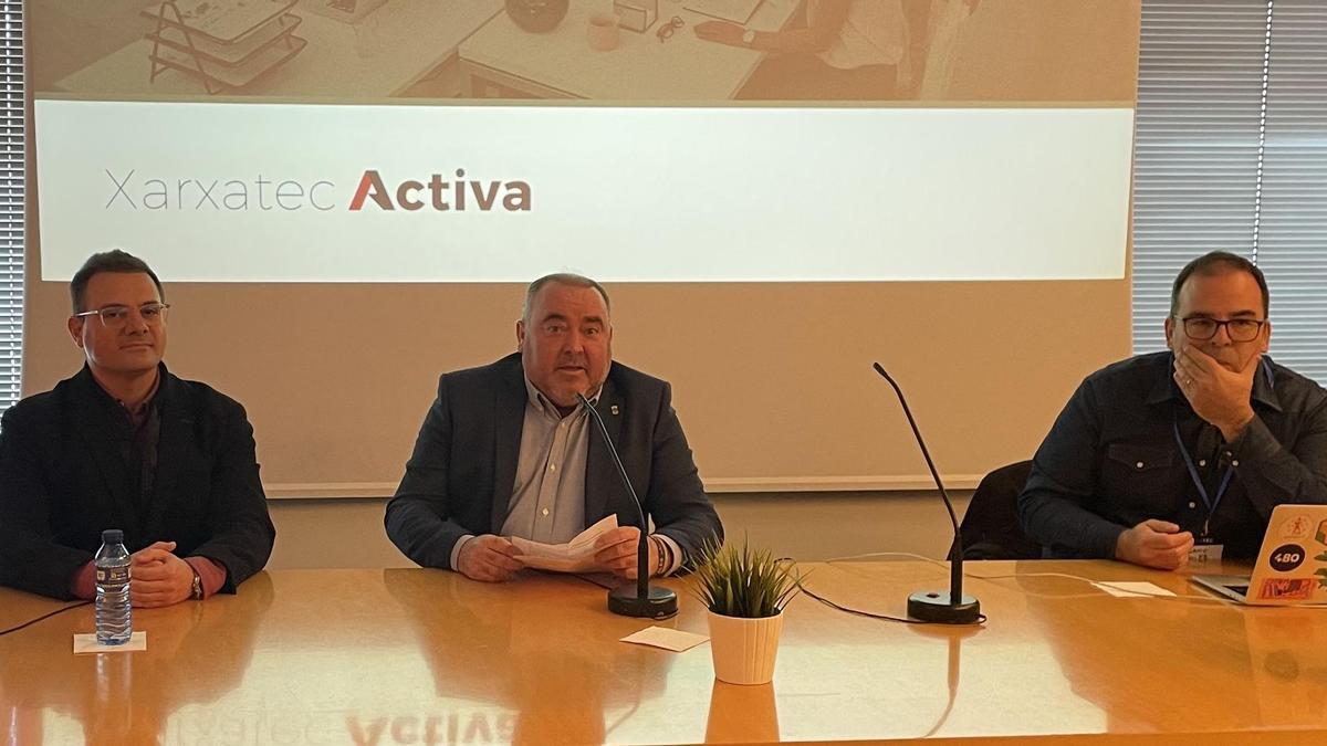 El diputado Vicent Pallarés, con el presidente de Xarxatec, José Bort.