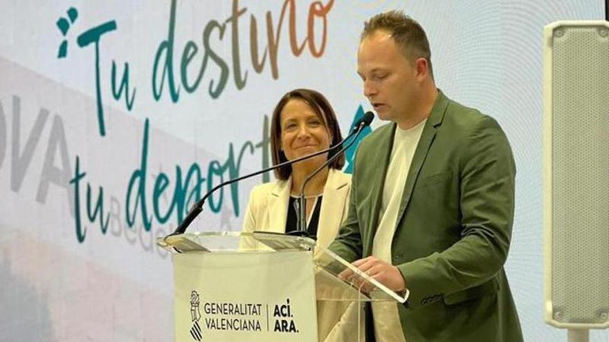 La alcaldesa de Oliva respalda al concejal con dedicación exclusiva que entrena a la UE Oliva: “Si no tuviera pruebas, ya le habría retirado las competencias"