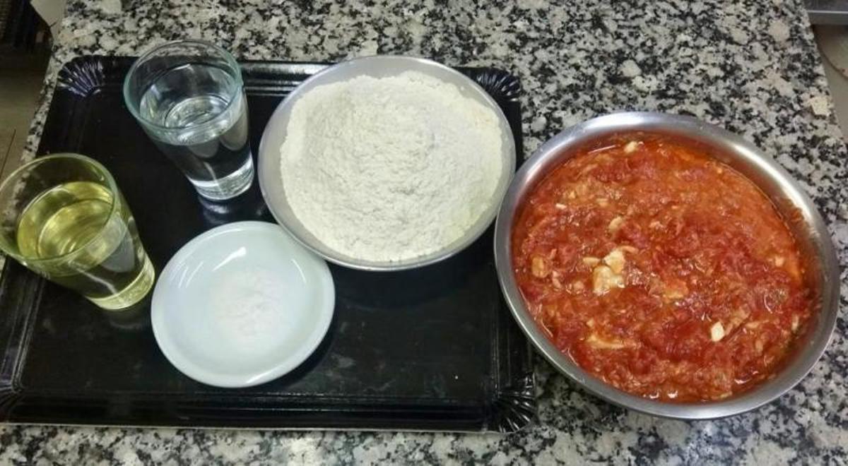 Aprende a preparar la coca de tomate más típica de Castellón