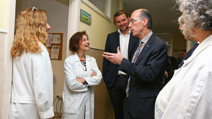 Visita del conselleiro de Sanidade al centro de salud de A Estrada. // Bernabé/Cris M.V.