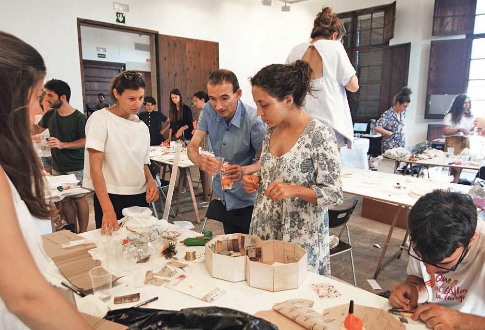 Los futuros arquitectos se inspiran en Ciutat