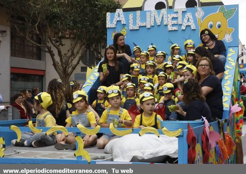 Almassora se llena de fiesta con la cabalgata