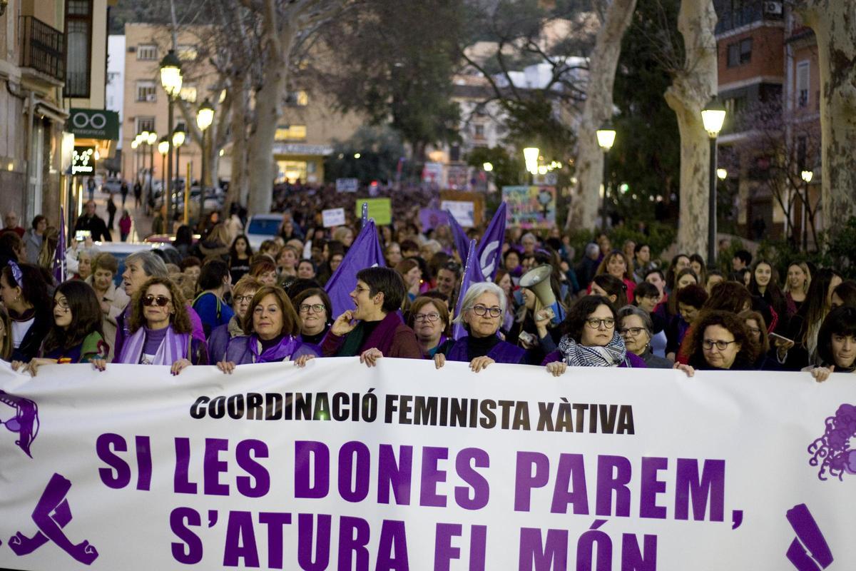 Manifestación del 8M por las calles de Xàtiva.