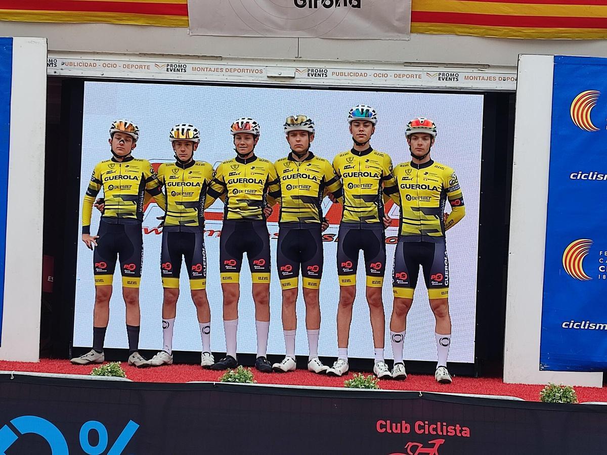 El equipo del CC Ontinyent en la Volta a Girona.