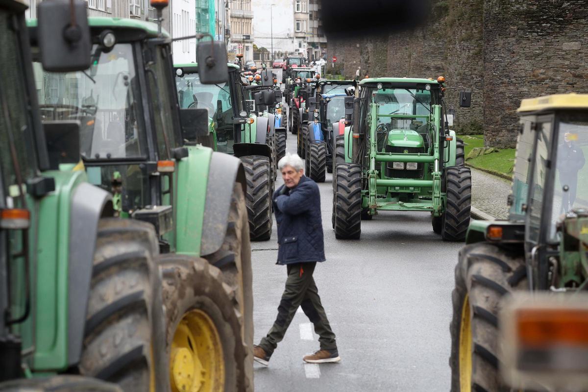 Tractores en la movilización de ayer en Lugo para protestar contra el tratado entre la UE y Mercosur
