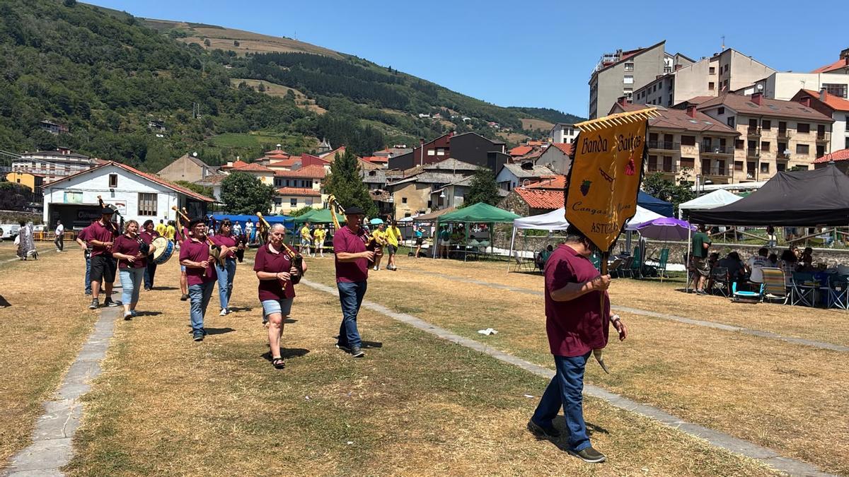 En imágenes: la romería del prao del molín preludia las fiestas del Carmen en Cangas En imágenes: la romería del prao del molín preludia las fiestas del Carmen en Cangas