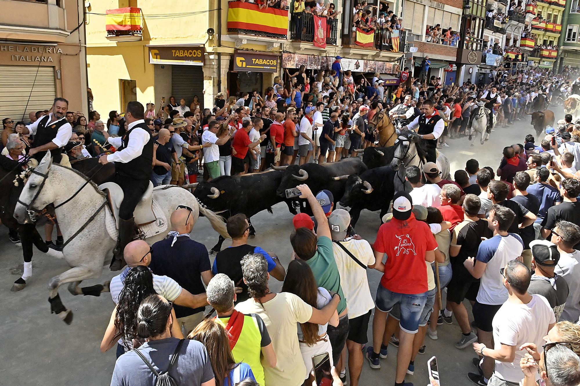 Fotos de ambiente y de la segunda Entrada de Toros y Caballos de Segorbe