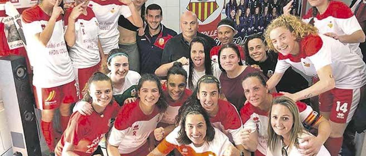 Plantilla del Collerense femenino después de golear al Sporting de Maó.