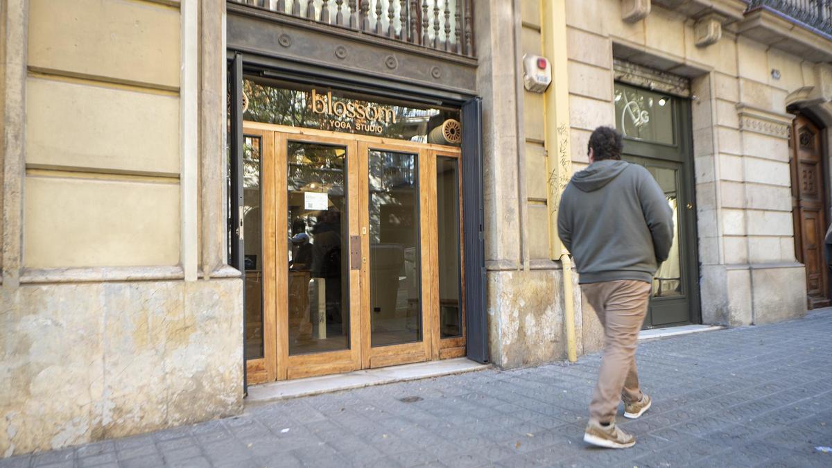 Uno de los locales comprados por el Ayuntamiento de Barcelona para reactivar el comercio.