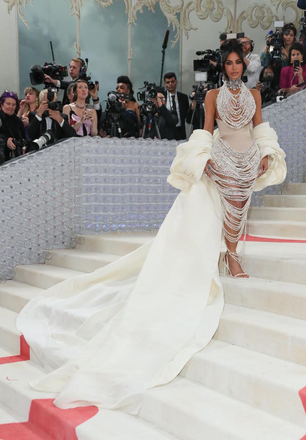 KIM KARDASHIAN