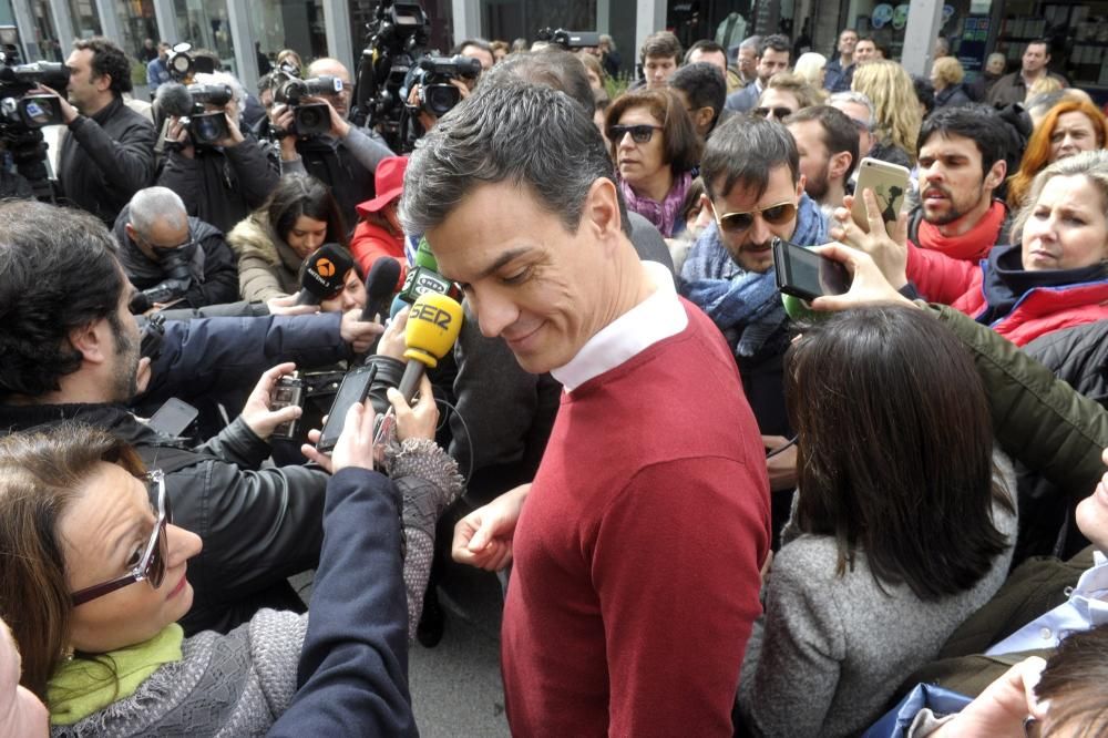 Baño de masas de Pedro Sánchez en A Coruña