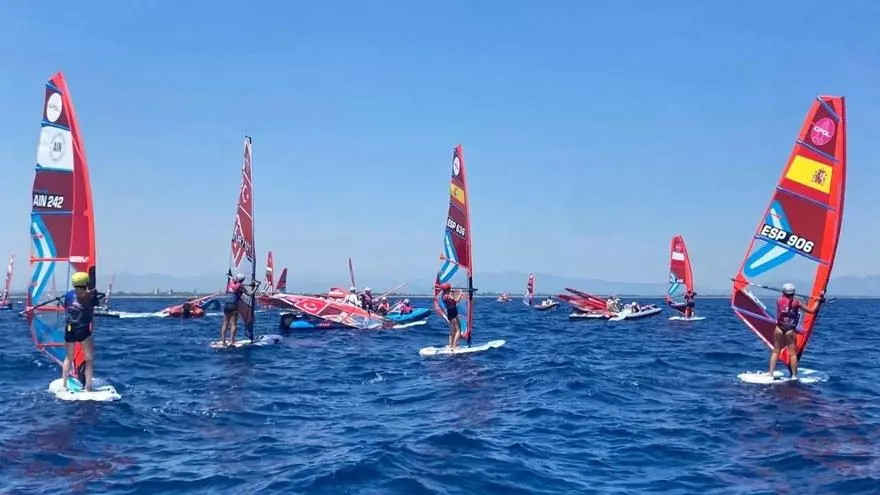 Així es viu des de l'aigua una regata del Mundial juvenil d'IQFoil