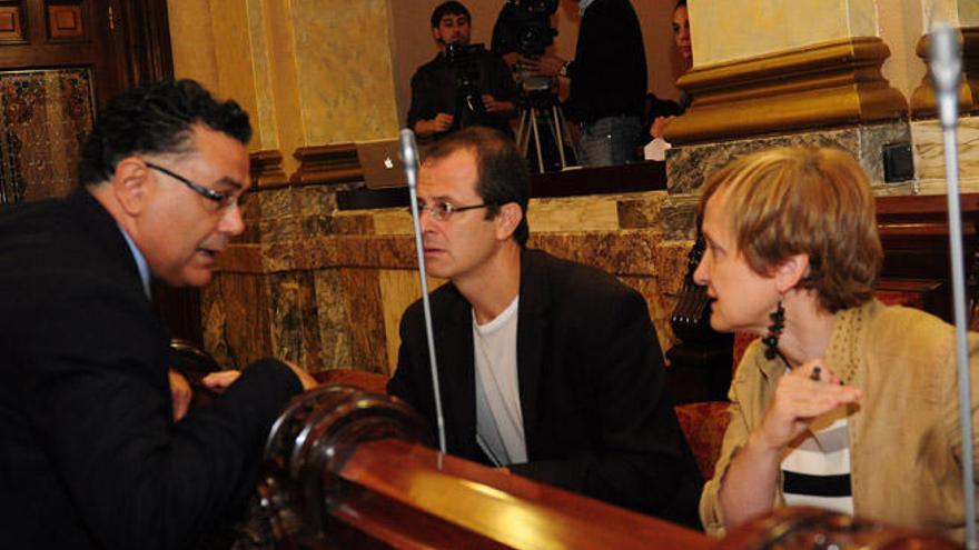 Julio Flores con Xosé Manuel Carril y María Xosé Bravo.