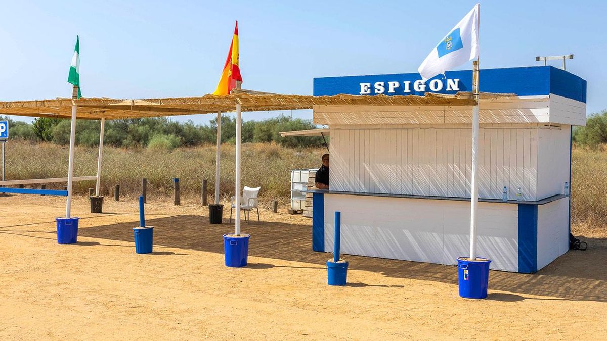Chiringuito de la playa del Espigón en Huelva.