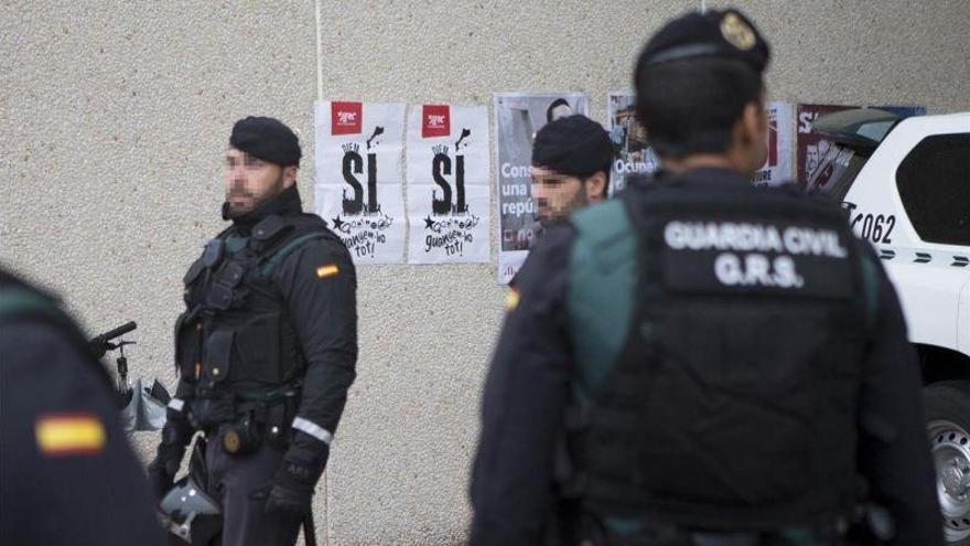 Multa de 3.000 euros a un guardia civil por disparar a casas de sus vecinos
