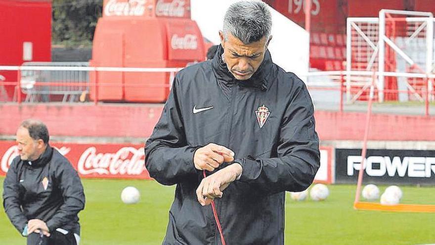 Martí, entrenador del Sporting: “Se trata de sumar y ver al equipo más suelto”