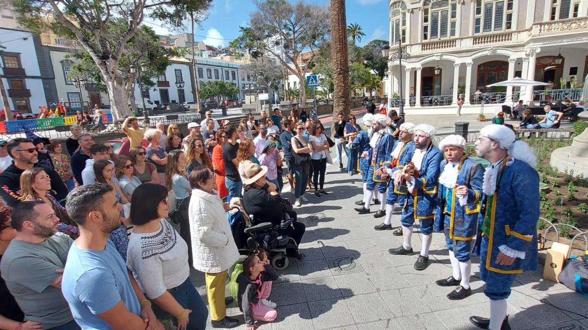 La Chirichota el pasado fin de semana por las calles de Triana y Vegueta.