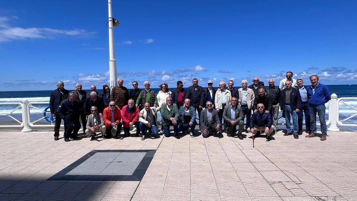 Los agentes, en el paseo de Salinas