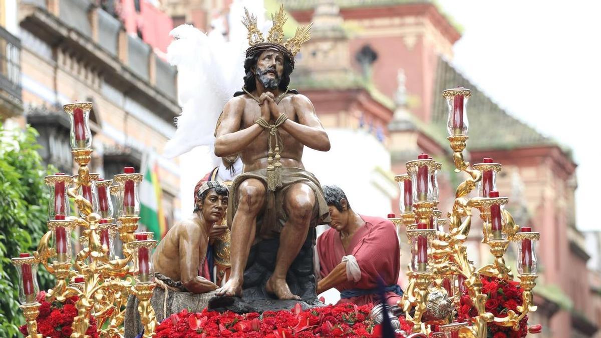 Vídeo | Salida de Ntro. Padre Jesús de las Penas de la Hermandad de La Estrella