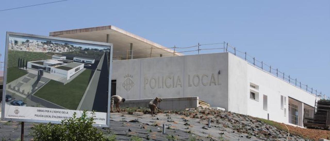 Vista exterior del nuevo retén de la Policía Local en una imagen de esta misma semana. | PERALES IBORRA