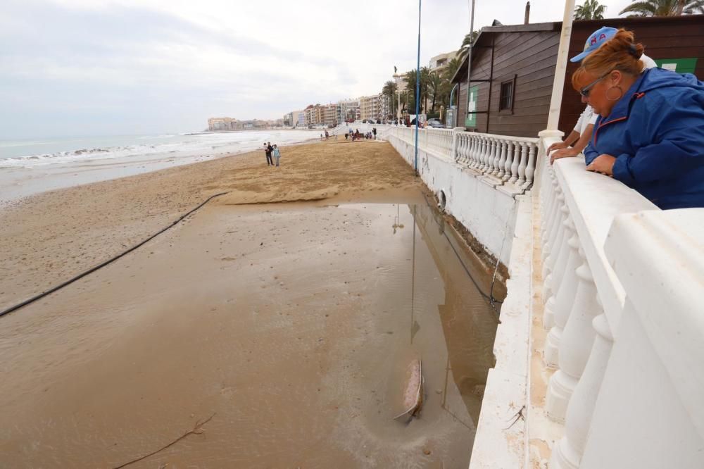 El temporal arrasa las playas de la Vega Baja