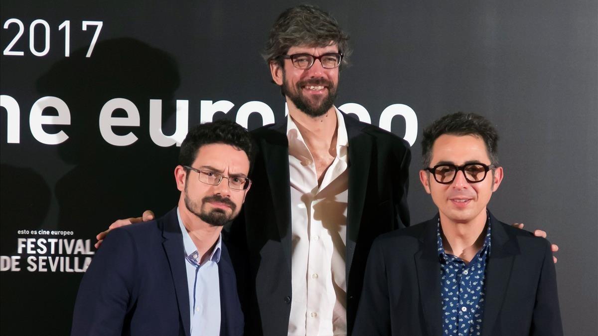 Carlo Padial, director de ’Algo muy gordo’, con Javier Botet y Berto Romero. Carlo Padial, director de ’Algo muy gordo’, con Javier Botet y Berto Romero.