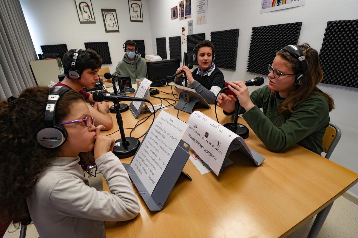 Grabación de uno de los pódcast en el colegio Tomàs Llàcer