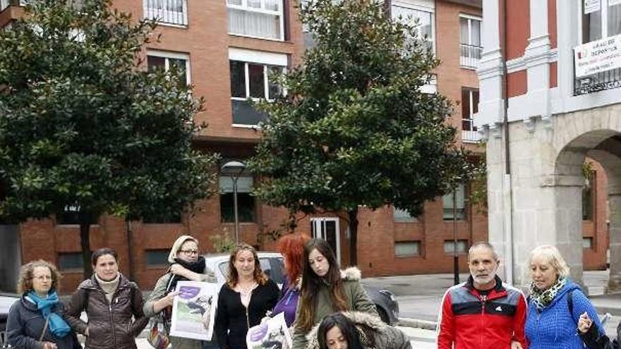 Aparecen pastillas y una cuerda con nudos en el parque canino de Barredo