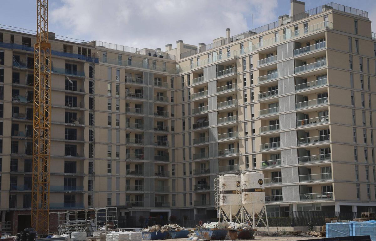 Edificio en construcción en Puerto de Sagunto.