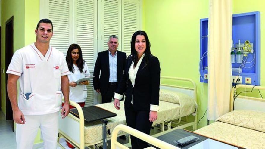 Los enfermeros José de León y Sheena Siwanl, y los médicos Jorge Moreno y Aniuska Hernández.