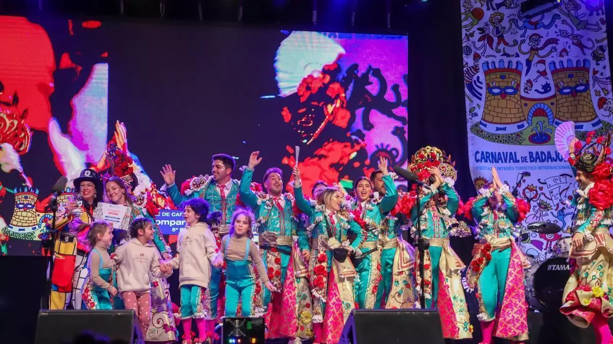 El Carnaval de Badajoz se resiste a despedirse con una multitudinaria Gran Gala