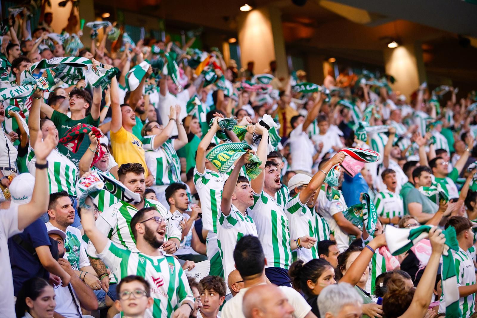 El Córdoba CF vuelve a Segunda / Las mejores imágenes de una noche para la historia