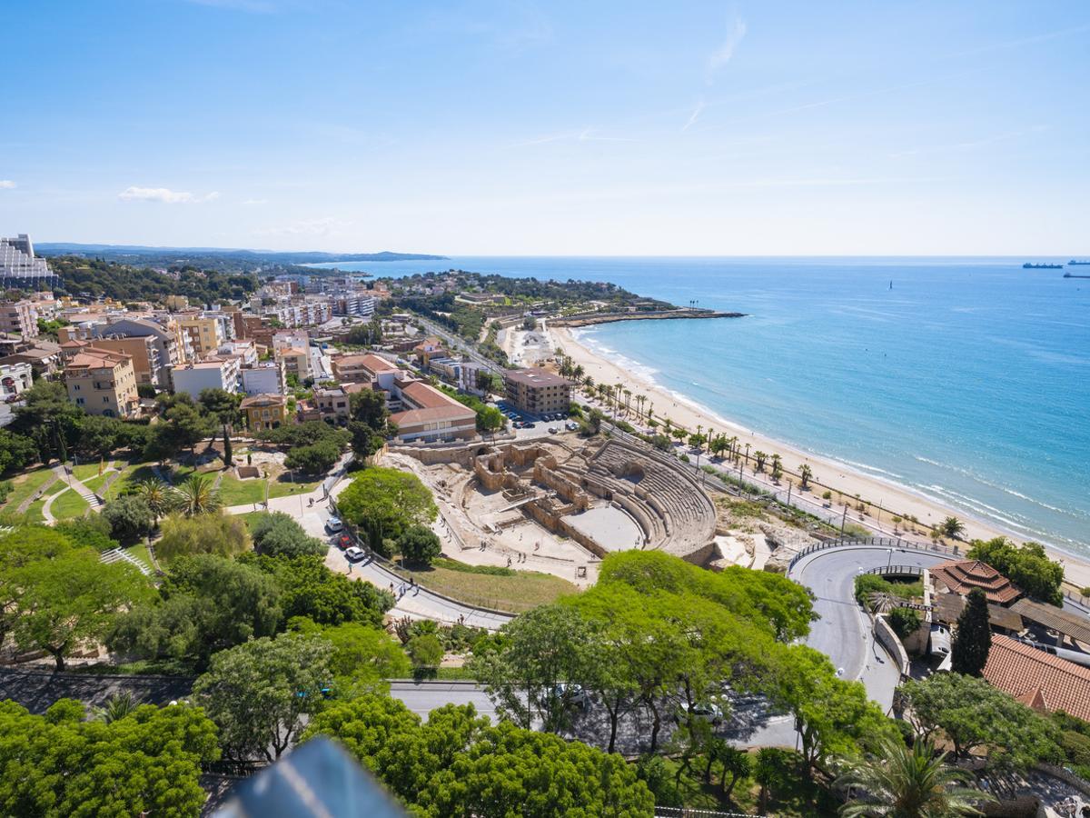 Anfiteatro Romano junto al mar Mediterráneo en Tarragona, Cataluña