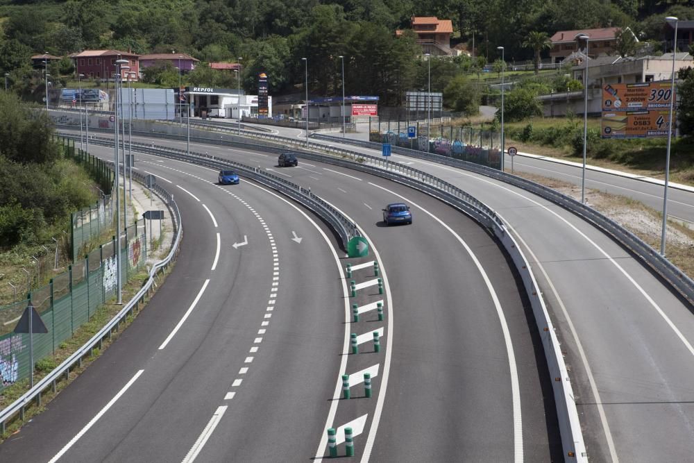 Tráfico por la autovía de los túneles de Riaño en la AS-17