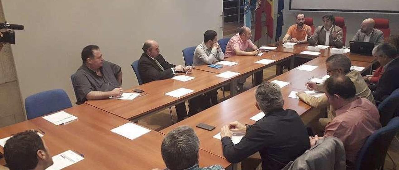 Un momento de la reunión que se celebró ayer en el Centro de Iniciativas Empresariales. // Iñaki Osorio