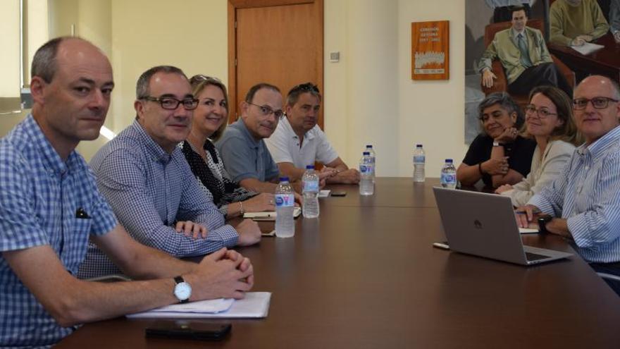 Reunión entre miembros de las dos universidades