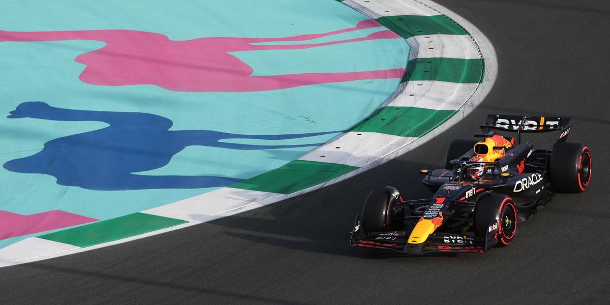 Max Verstappen abrirá la parrilla en Arabia tras marca una pole estratosférica